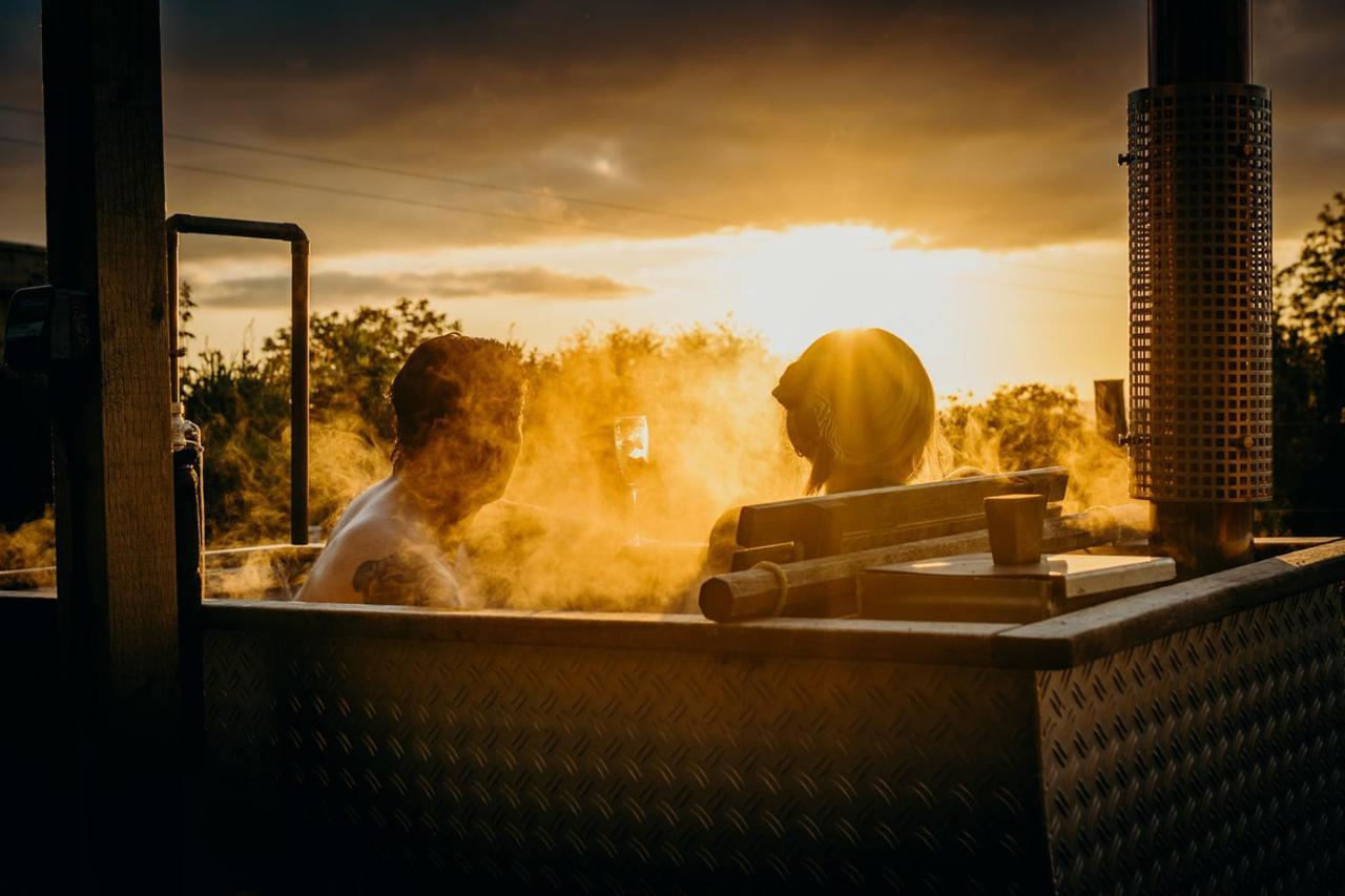 Blatchford Briar - Award Winning Private Shephards Huts With Their Own Secluded Hot Tubs Milton Abbot Eksteriør bilde