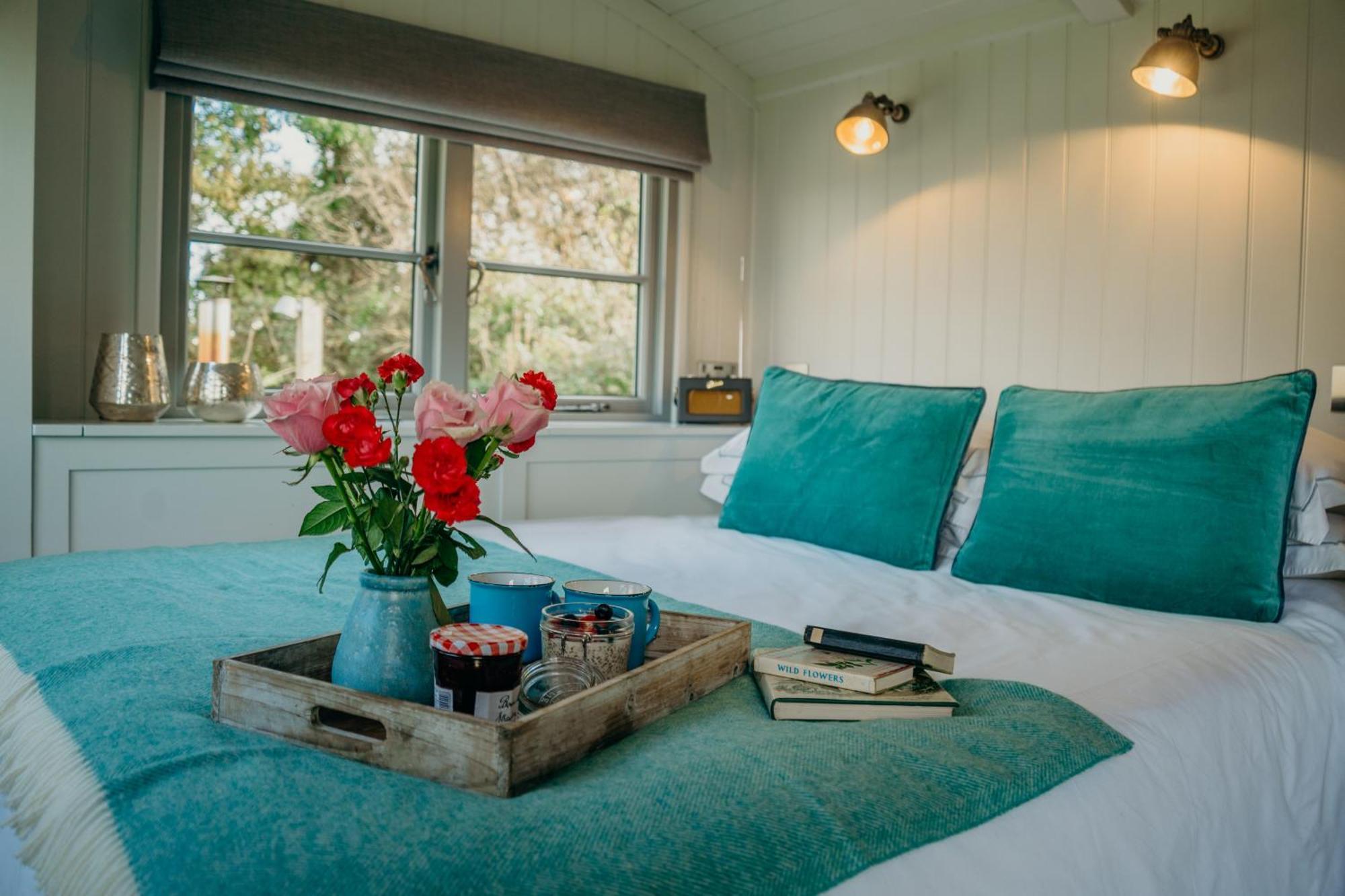 Blatchford Briar - Award Winning Private Shephards Huts With Their Own Secluded Hot Tubs Milton Abbot Eksteriør bilde